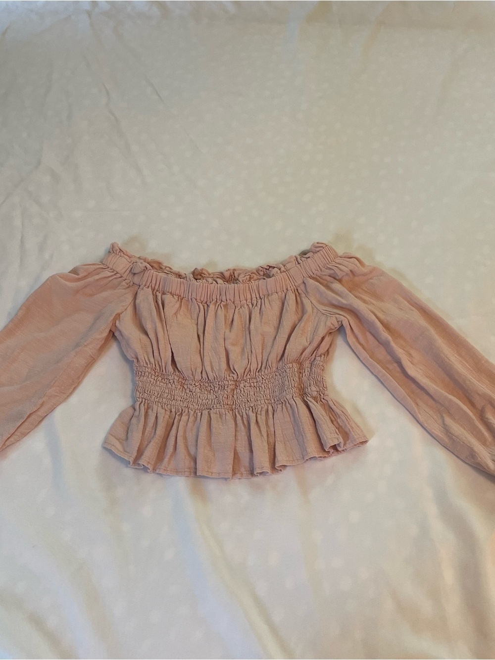 Vestique Smocked Off-Shoulder Long Sleeve Crop Top - Pale Pink, Size Small